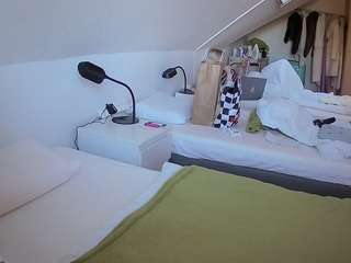 voyeurcam-julmodels-bed-4
