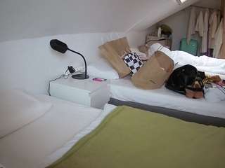 voyeurcam-julmodels-bed-4