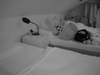 voyeurcam-julmodels-bed-4