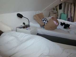 voyeurcam-julmodels-bed-4 camsoda