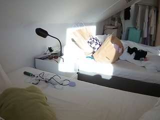 voyeurcam-julmodels-bed-4