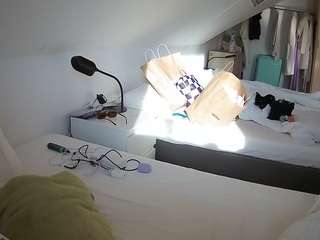 voyeurcam-julmodels-bed-4 camsoda
