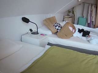 voyeurcam-julmodels-bed-4