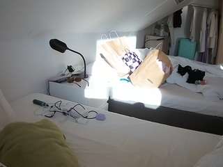 voyeurcam-julmodels-bed-4