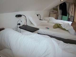 voyeurcam-julmodels-bed-4 camsoda