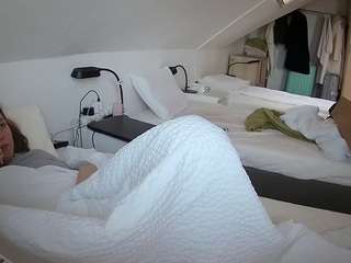 voyeurcam-julmodels-bed-4 camsoda