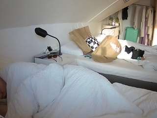 voyeurcam-julmodels-bed-4