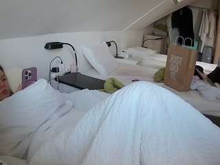 voyeurcam-julmodels-bed-4