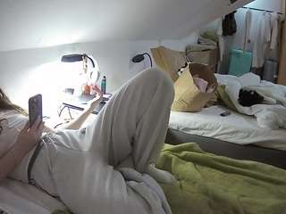 voyeurcam-julmodels-bed-4