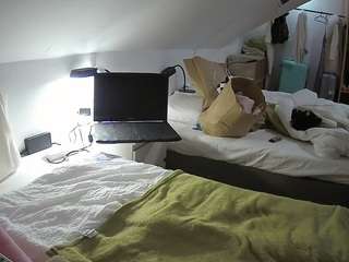 voyeurcam-julmodels-bed-4 camsoda