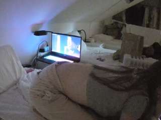 voyeurcam-julmodels-bed-4