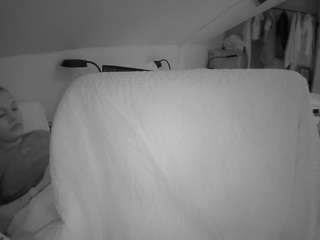voyeurcam-julmodels-bed-4