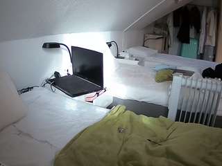 voyeurcam-julmodels-bed-4