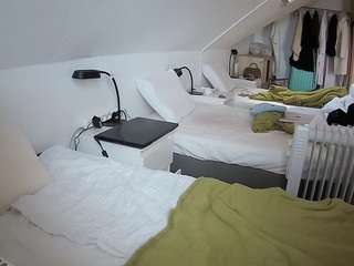 voyeurcam-julmodels-bed-4