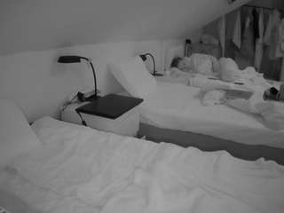 voyeurcam-julmodels-bed-4 camsoda