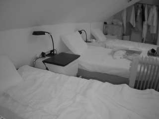 voyeurcam-julmodels-bed-4