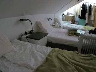 voyeurcam-julmodels-bed-4