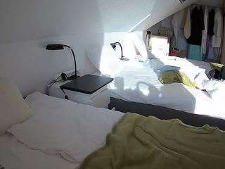 voyeurcam-julmodels-bed-4 camsoda