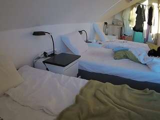 voyeurcam-julmodels-bed-4 camsoda