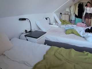 voyeurcam-julmodels-bed-4 camsoda