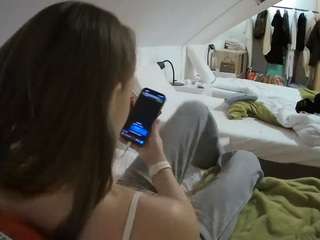 voyeurcam-julmodels-bed-4 camsoda