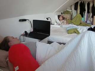 voyeurcam-julmodels-bed-4 camsoda