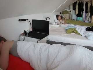 voyeurcam-julmodels-bed-4 camsoda