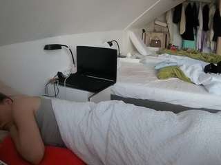 voyeurcam-julmodels-bed-4 camsoda