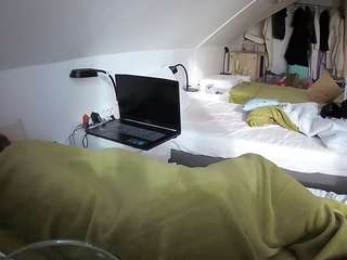 voyeurcam-julmodels-bed-4 camsoda