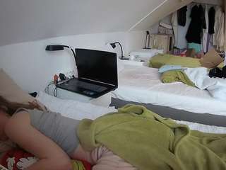 voyeurcam-julmodels-bed-4 camsoda