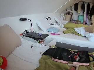 voyeurcam-julmodels-bed-4