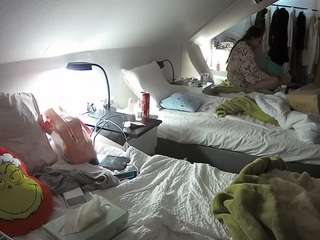 voyeurcam-julmodels-bed-4 camsoda