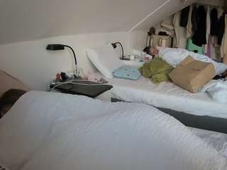 voyeurcam-julmodels-bed-4 webcam model