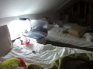 voyeurcam-julmodels-bed-4 camsoda