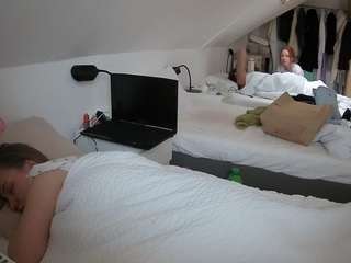 voyeurcam-julmodels-bed-4