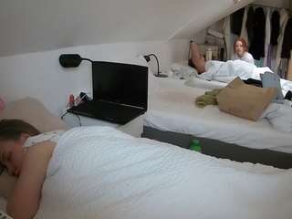 voyeurcam-julmodels-bed-4