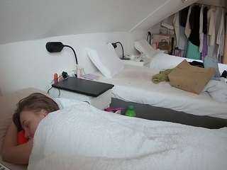 voyeurcam-julmodels-bed-4