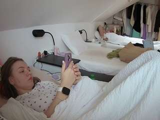 voyeurcam-julmodels-bed-4