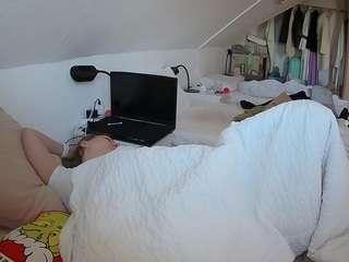 voyeurcam-julmodels-bed-4
