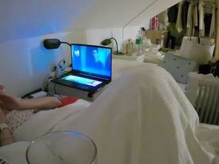 voyeurcam-julmodels-bed-4