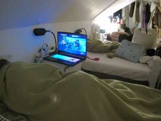 voyeurcam-julmodels-bed-4