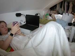 voyeurcam-julmodels-bed-4
