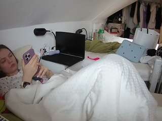 voyeurcam-julmodels-bed-4