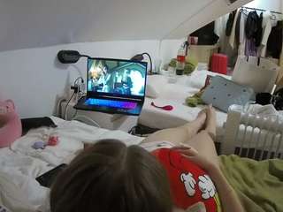 voyeurcam-julmodels-bed-4 webcam model