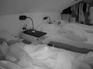 voyeurcam-julmodels-bed-4 webcam model