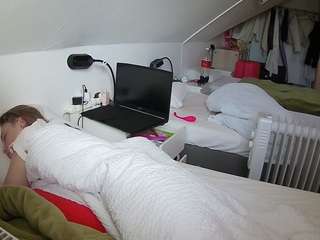 voyeurcam-julmodels-bed-4