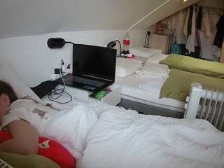 voyeurcam-julmodels-bed-4