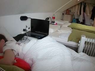 voyeurcam-julmodels-bed-4