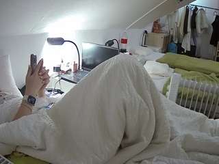 voyeurcam-julmodels-bed-4 webcam model