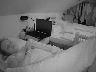 voyeurcam-julmodels-bed-4